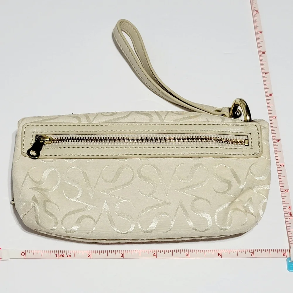 NWOT Ivory Brocade Wristlet Clutch